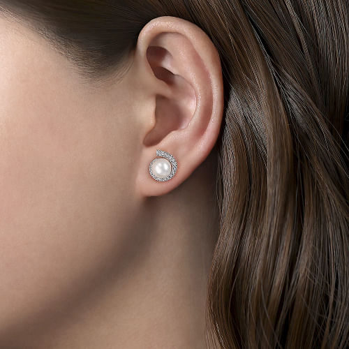 14K White Gold Pearl Stud Earrings with Diamond Halo