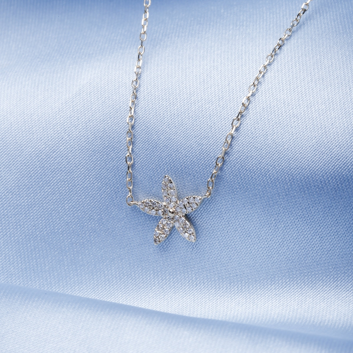 Luvente | Diamond Flower Necklace