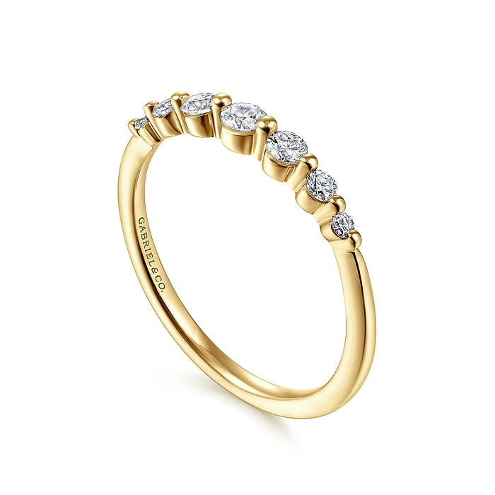 14K Yellow Gold Graduating Single Prong Diamond Band Ring