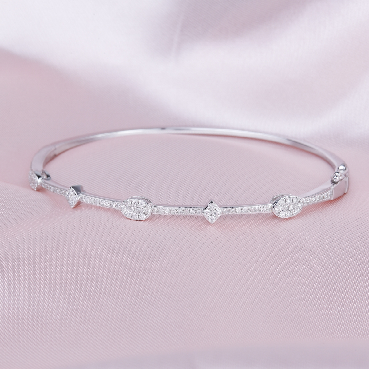 Oval Illusion Stud Bangle