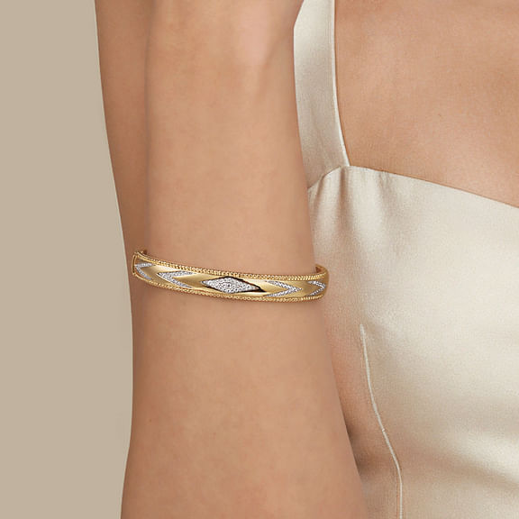 14K Yellow Gold Bujukan Diamond Chevron Pattern Bangle Bracelet