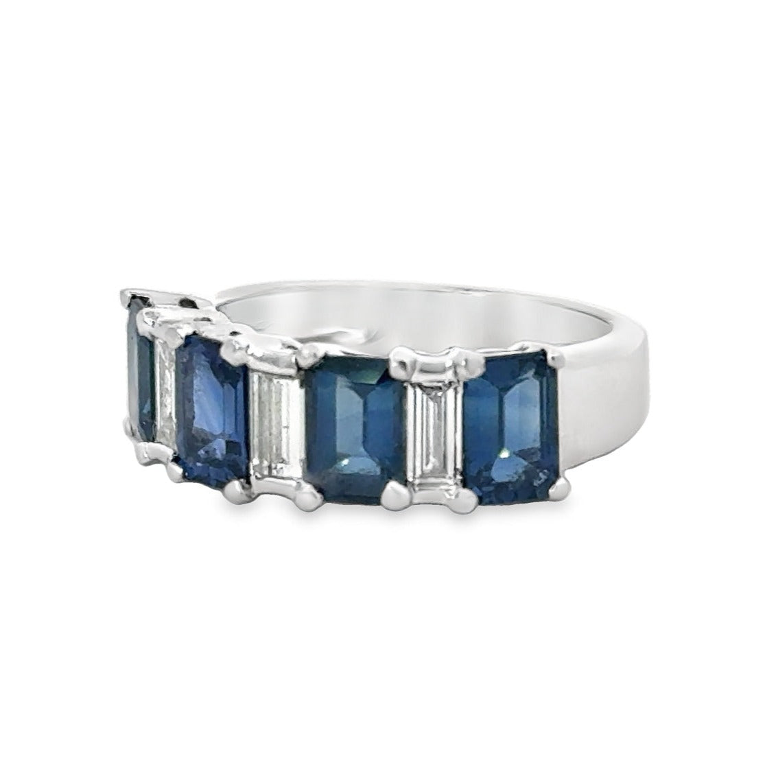 Kirkland Jewelry Estate | 18K White Gold Sapphire and Diamond Ring