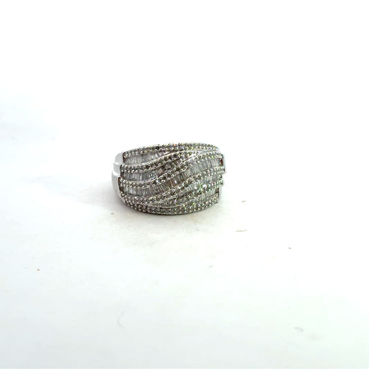 Kirkland Jewelry Estate - 925 Sterling Silver and Diamond Ring