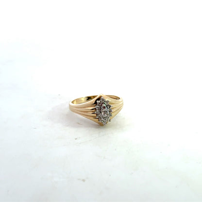 Kirkland Jewelry Estate - 10K Gold and Diamond Ring - 0.10 Carats