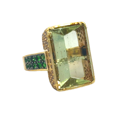 Kirkland Jewelry Estate | 18K Yellow Gold Green Beryl and Savorite Garnet Ring