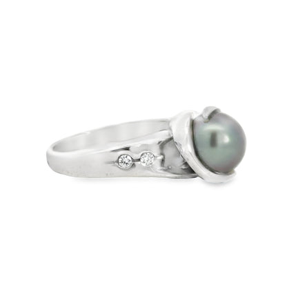 Kirkland Jewelry Estate | 14K White Gold Diamond and Black Pearl Ring