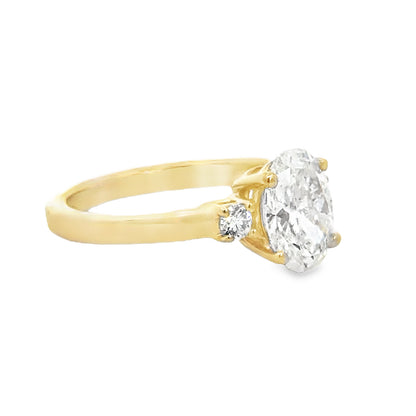 Kirkland Jewelry Estate | 14K Yellow Gold Three Stone Engagement Ring