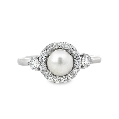 Kirkland Jewelry Estate | 14K White Gold Diamond and Pearl Ring