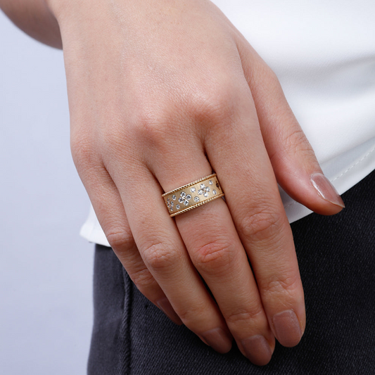 14K Clover Wide Diamond Band
