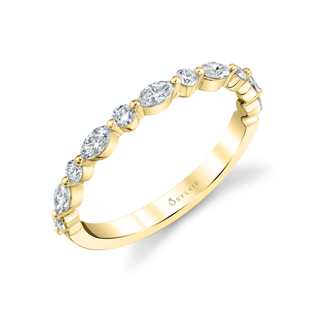 Alternatiing Diamond Yellow Gold Wedding Band